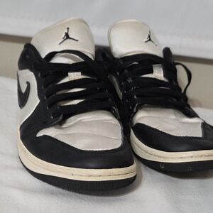 Nike Wmns Air Jordan 1 Low SE Vintage Panda Sail Black FB9893-101 
SIZE: 9